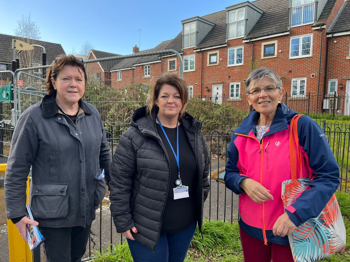 MariaMillerUK's tweet photo. Another busy day out with our hard working #Conservative #Basingstoke Councillors on Bank Holiday Monday in #Brookvale meeting local residents https://t.co/GoQIwtN5UD