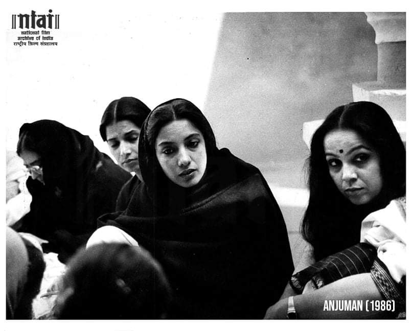 Muzaffar Ali’s social drama Anjuman (1986) talks about the exploitation and troubles of chikan embroiderers set in Lucknow. #RohiniHattangadi played the role of doctor Suchitra Sharma who encourage her friend Anjuman #ShabanaAzmi) to demand fair treatment for the chikan workers.