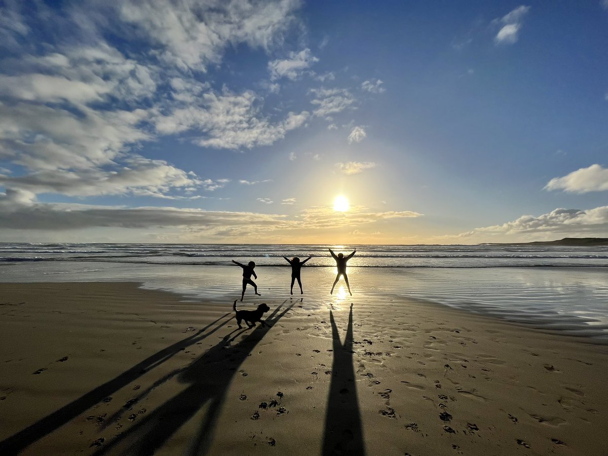 The sun is setting on our short trip to Islay…. Until next time 🏴󠁧󠁢󠁳󠁣󠁴󠁿🥰#ChooseGP #TeamGP #RuralGP #SCOTLAND #MedTwitter