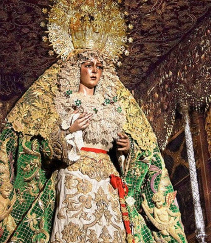 ¿Sabeis quien fué Queipo de Llano?
Fué un general franquista q celebró violaciones y ordenó la ejecución de + de 45.000personas
A esos ofendiditos por un video en Catalunya pero q paseais orgullosos a la virgen con el  fajín de un asesino..
¿lo de la fe y respeto q os va a ratos?