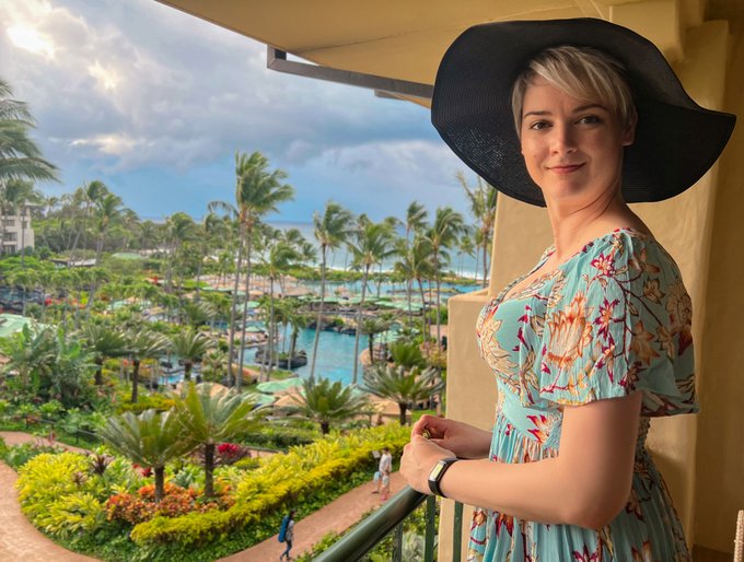 Gremlin Travel Mode Ashley is back! Aka me without a wig or makeup just doing stuff ? I'm in Hawaii this