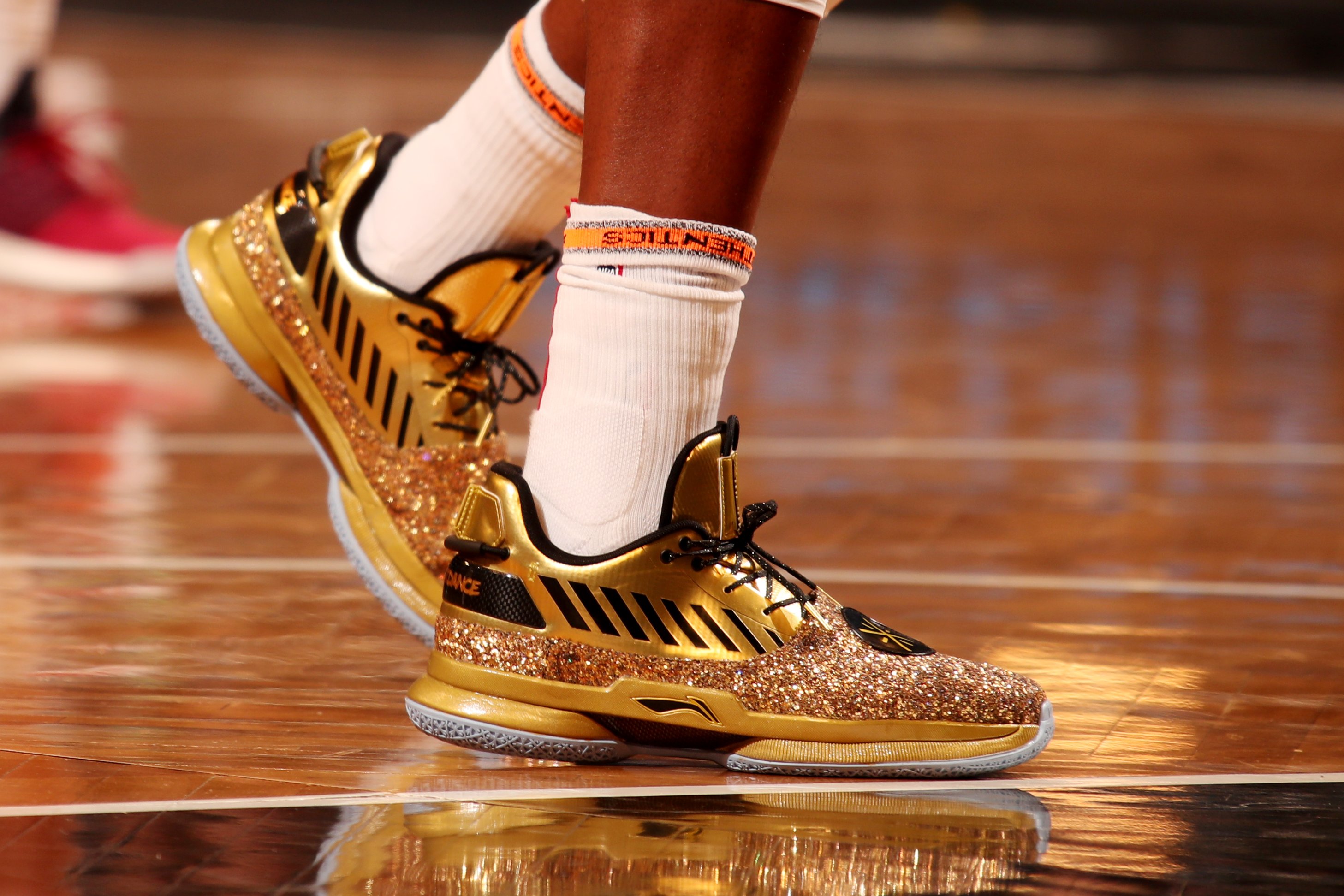 Dwyane wade hotsell gold shoes
