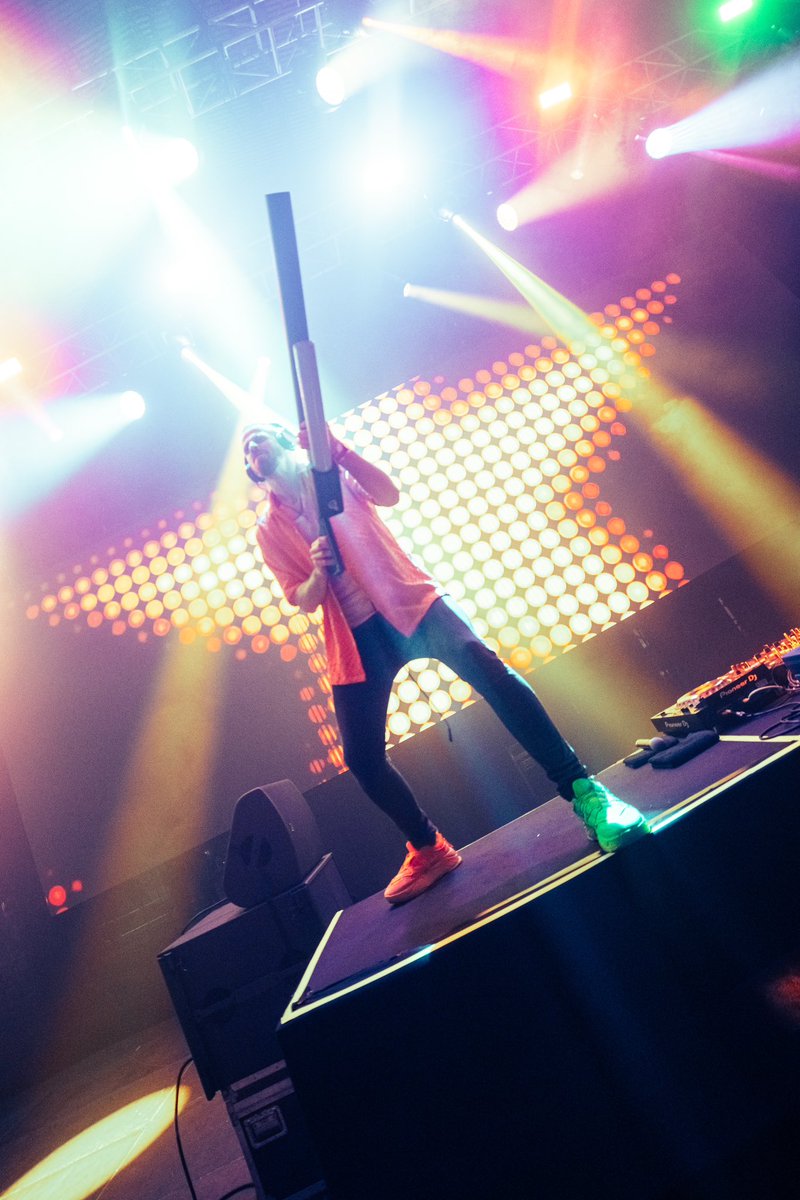 ninhodelosrecao's tweet photo. Impresionante en el @SanSanFestival 🤘🤘🤘 Gracias por cerrar conmigo el festival 🔥🔥
Estrenando show grande ‼️‼️🎉🎉 https://t.co/HmHzJVxdgA