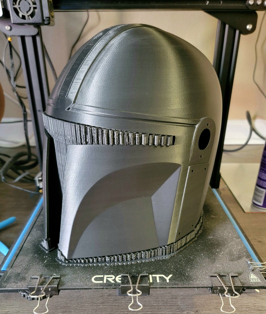 Senjo41A's tweet photo. Printed a Mandalorian helmet for @TheTreyinator on my CR10 using a 4mm nozzle, and it came out pretty clean. Now for the prep work. #3dPrint #StarWars #TheMandalorian #StarWarsHelmet #Cosplay #PropMaking #PropPainting #CrealityPrinter https://t.co/CI2MXP7lRk