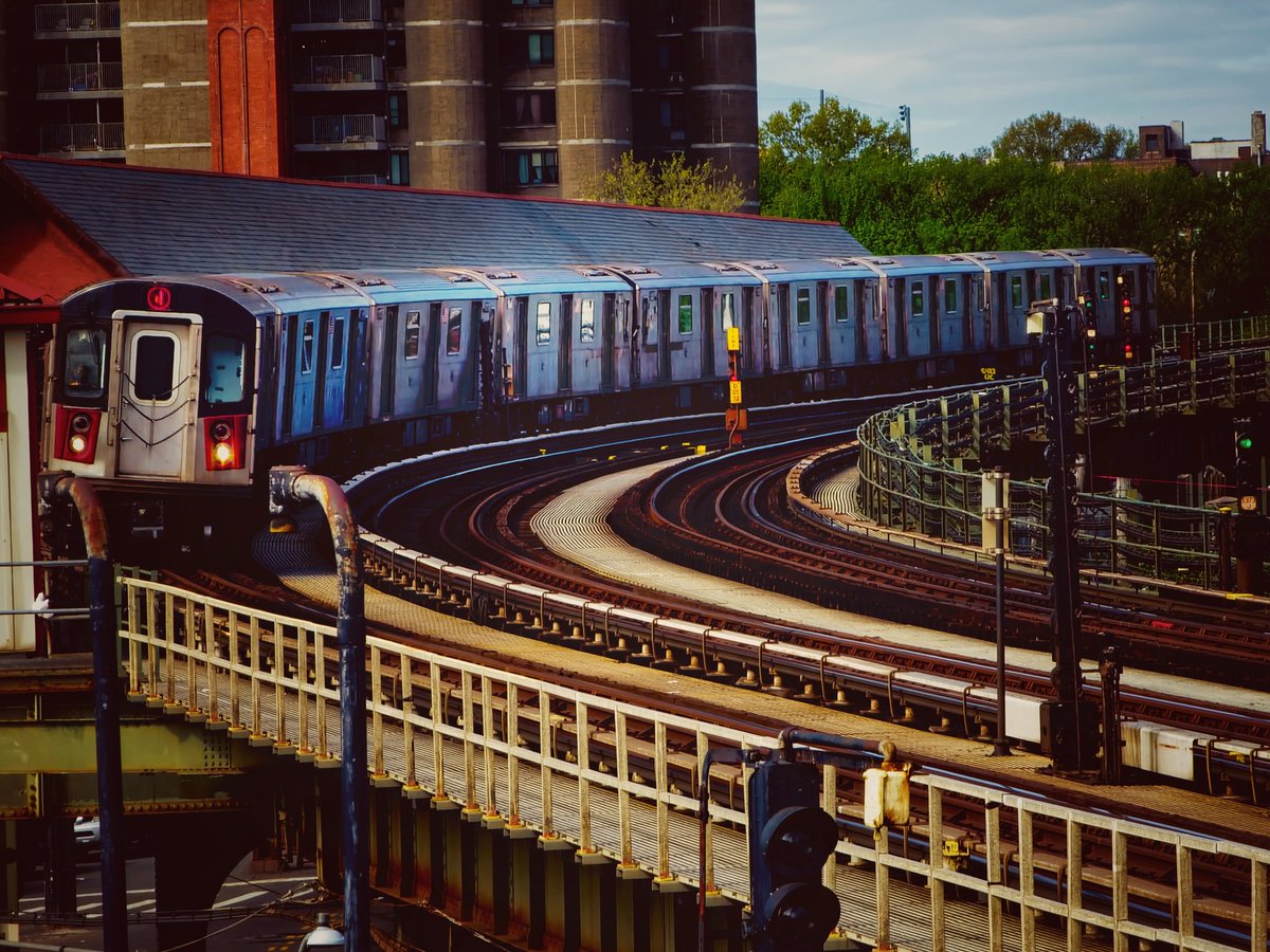 imagesbysjs's tweet photo. I've been seeing a lot of train photos...
#4train #bronx #bx #streetphotography #mobilephotography https://t.co/ZMRIEVc8Zu