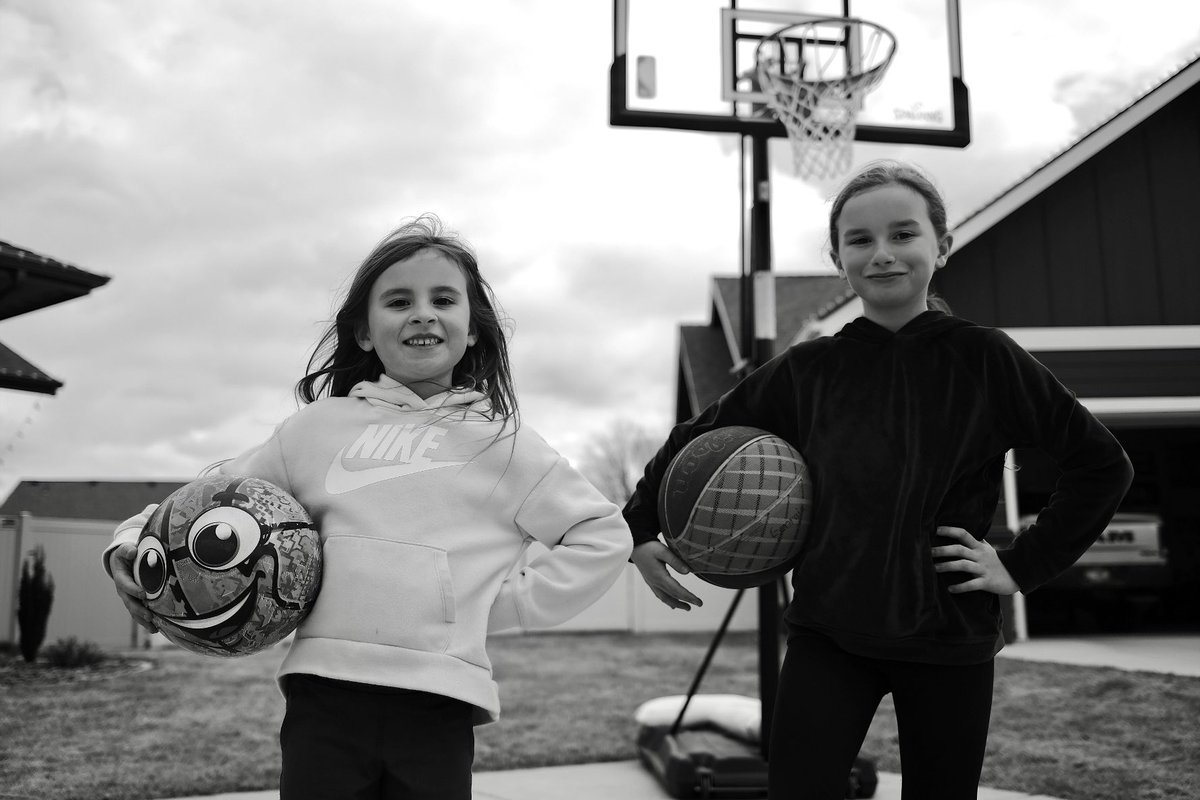 PlaneFocal's tweet photo. @moment Spring is finally around which means we get to be back outside after school. https://t.co/AWyphMLjqP