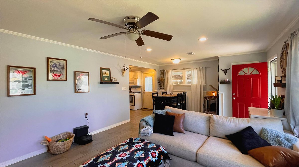 FDinca_Realtor's tweet photo. This renovated charming $143,000 home located at 609 S Middle Landing Road, Minden, LA 71055, is gone, baby, gone!   

Don't worry, we still have some inventory, but you need to act fast! Better Call Fred! 😎

📞 318.408.1008

https://t.co/CHW4ATx2CI https://t.co/HWfauxxApx