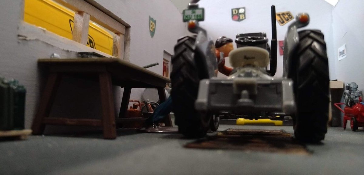 RobPentrefelin's tweet photo. A little 1.32 model I made of a workshop I made for a local show.
#scalemodels #diorama #farmdiorama https://t.co/XPDKqKf1TD