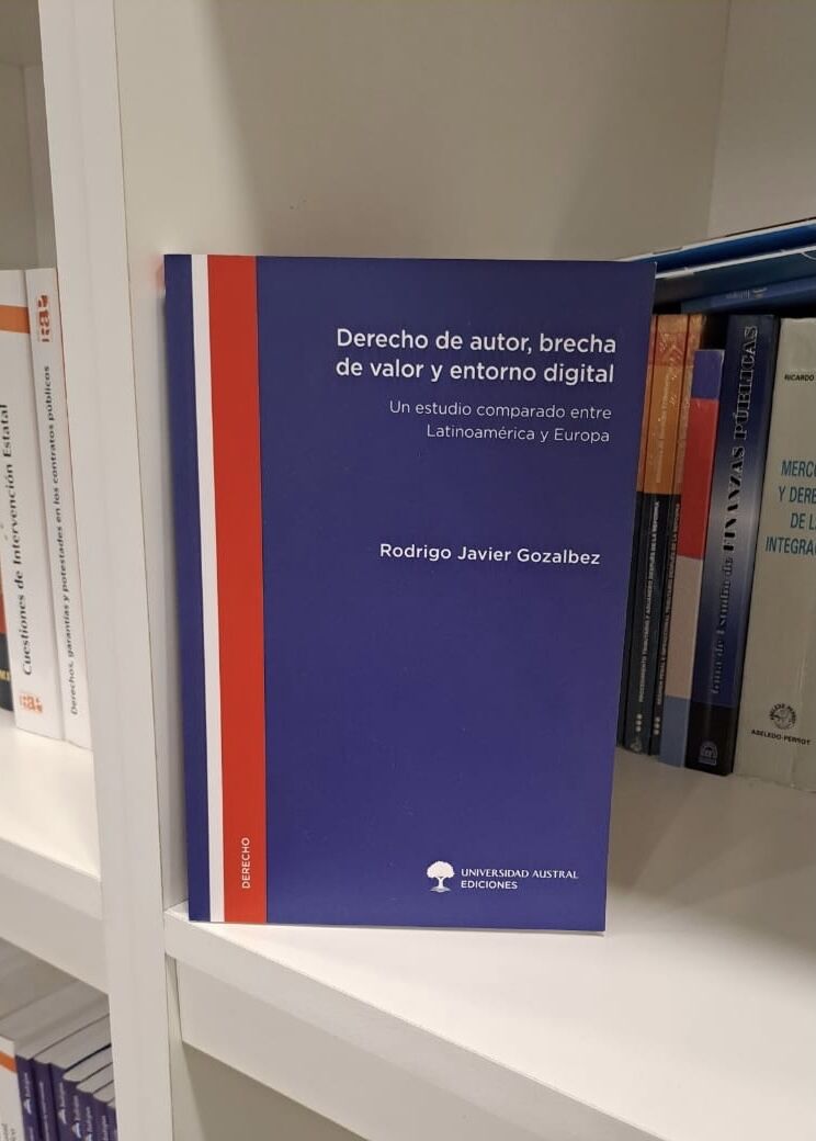 🕮 Lectura recomendada  > con alegría compartimos una nueva obra de edición Universidad Austral:   

“Derecho de autor, brecha de valor y entorno digital: un estudio comparado entre Latinoamérica y Europa” de <a href="/rodrigogozalbez/">Rodrigo J. Gozalbez</a> 
 
Conocé más👉🏽 bit.ly/3GvSmsj