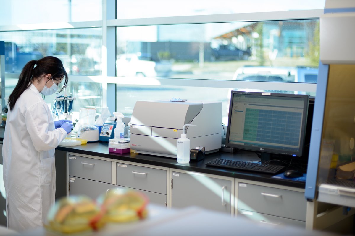 We're celebrating National Medical Laboratory Week! 💧🔬

We'd like to take this time to recognize our dedicated team in the Syantra lab and all of our colleagues across Canada making positive impacts on human health. 👏

#NMLW2023 #LabWeek #MedLab #CDNHealth #ABHealth
