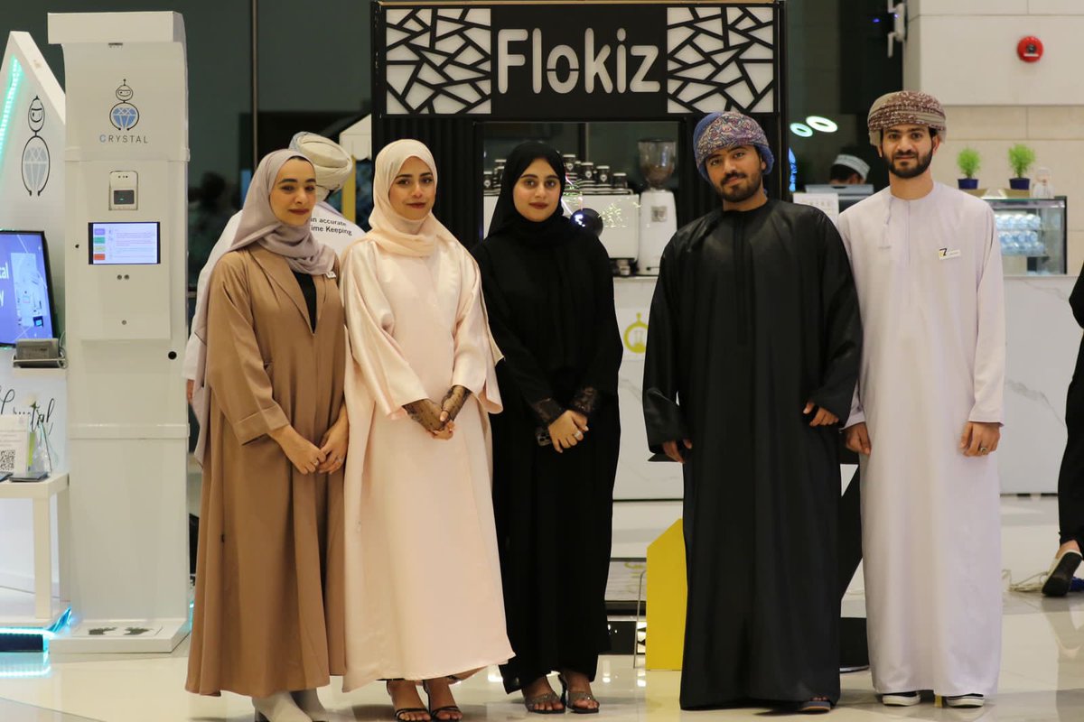 UTAS_AlMussanah's tweet photo. تتقدم جامعة التقنية والعلوم التطبيقية بالمصنعة بالتهنئة إلى شركة Super Shine الطلابية و شركة Flokiz الطلابية تأهلهم في مسابقة الشركة من #إنجاز_عُمان وتبارك لهم  التأهل وتتمنى التوفيق في المراحل القادمة من المسابقة. 
# آفاق_واسعة https://t.co/1hVOn3gJcr