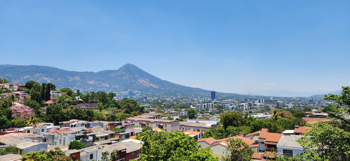 DanielRPanameno's tweet photo. San Salvador... Visto desde la Zona Sur. 👌 https://t.co/9YftDbQf19