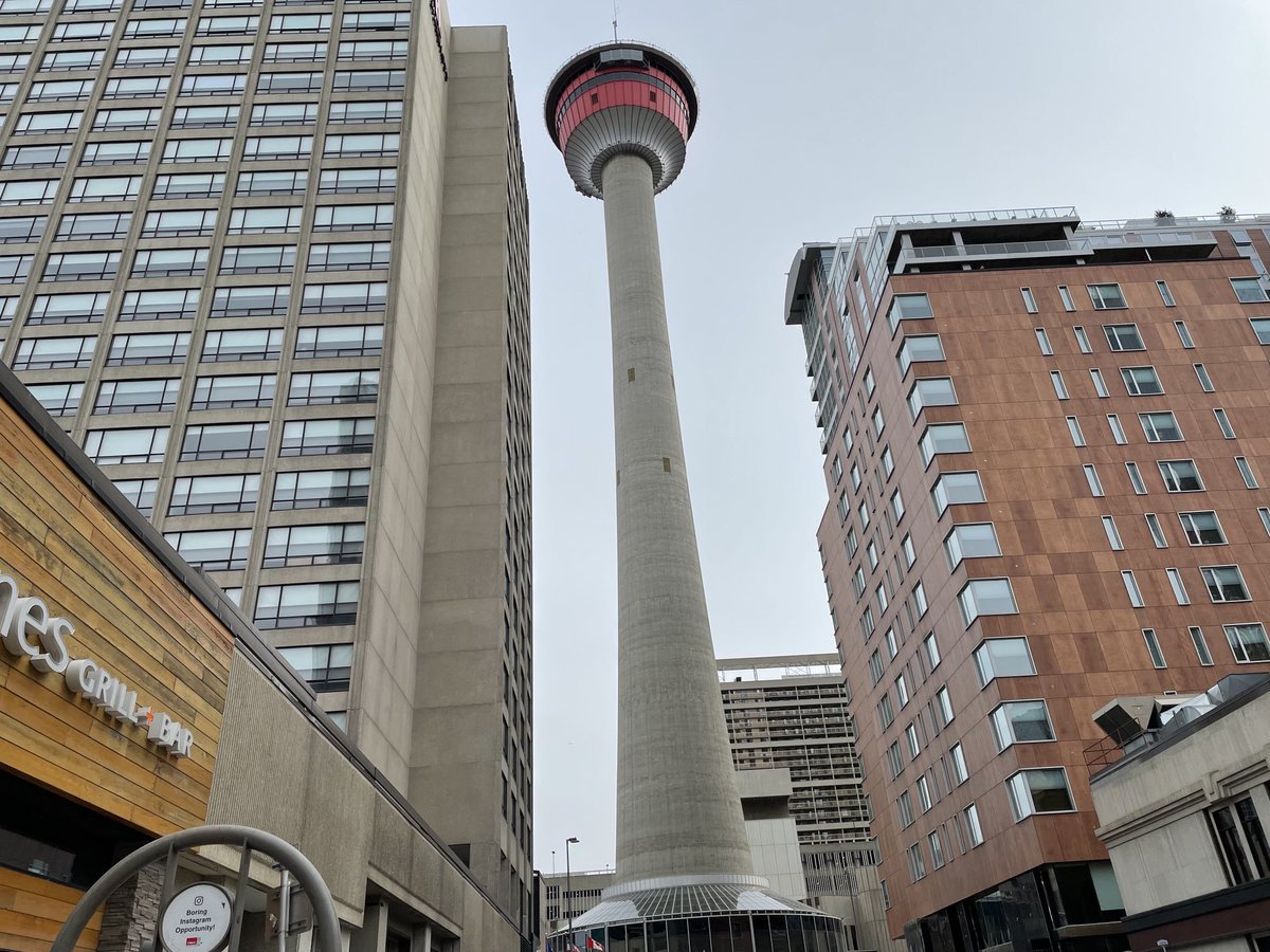 Stretching my legs after the flight to #YYC for meetings ⁦<a href="/queensualumni/">Queen's Alumni</a>⁩