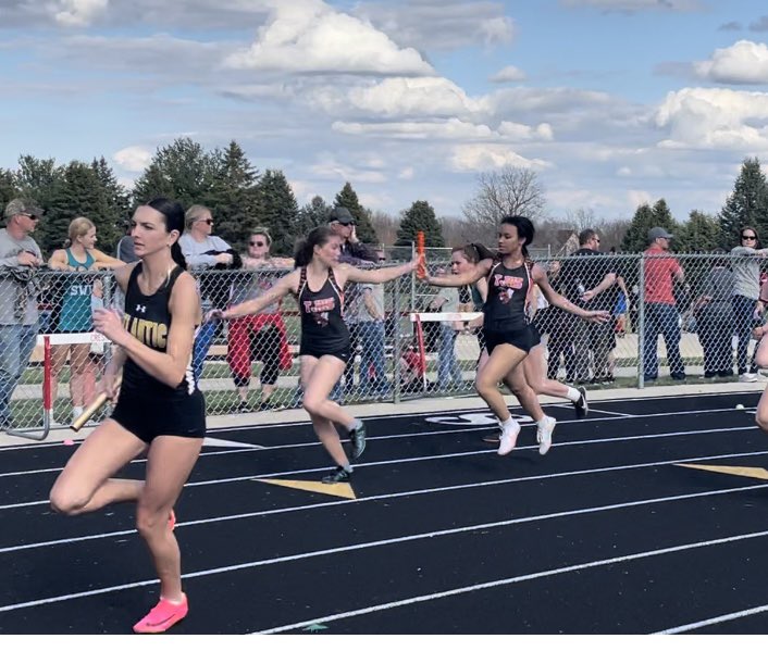 CBTJgirlstrack's tweet photo. A warm day in Creston with strong running, jumping, and throwing. Iliana to Lena, Hanna running strong, Iliana long jumping, Cierra high jumping and Shayla in her first varsity 3000 https://t.co/cKbIkGGJpb
