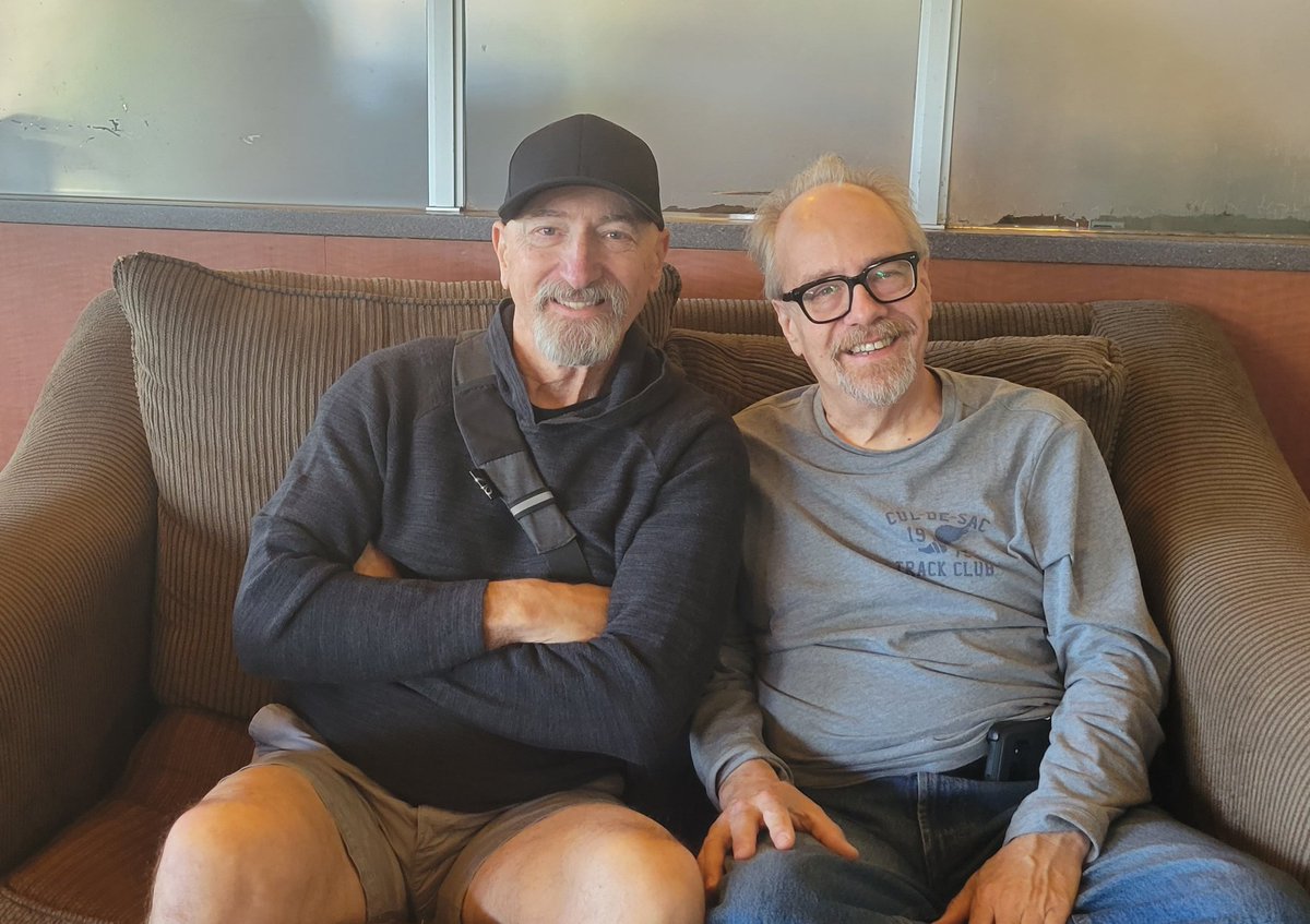 asthegirlturns's tweet photo. The last stop before getting back to California was Scottsdale, Arizona, to connect with Lynn's brother Bob for some coffee and catch up. They make a handsome pair! #familytime #family #roadtrippin #arizona #Scottsdale #tailendvacation #oconnells #theroadbacktocali https://t.co/Ih6BCepqVp
