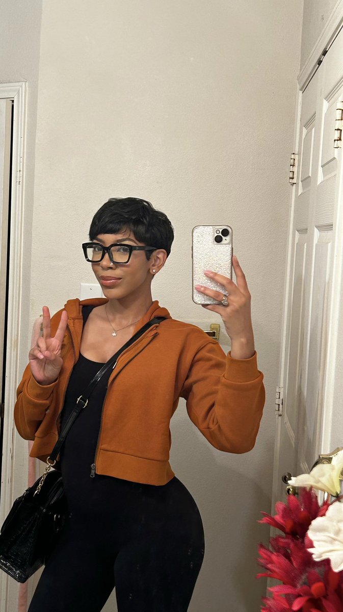 theylovetayda's tweet photo. putting on for my short hair girlies 🫶🏽 https://t.co/2evGCFrUlP