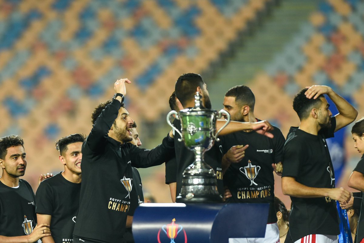 AlAhly's tweet photo. 📍هنا الأهلي 🦅
الأكثر تتويجًا ببطولة كأس مصر 38 لقب.🔝💪
#يلا_يا_أهلي https://t.co/6XidxAOjvY