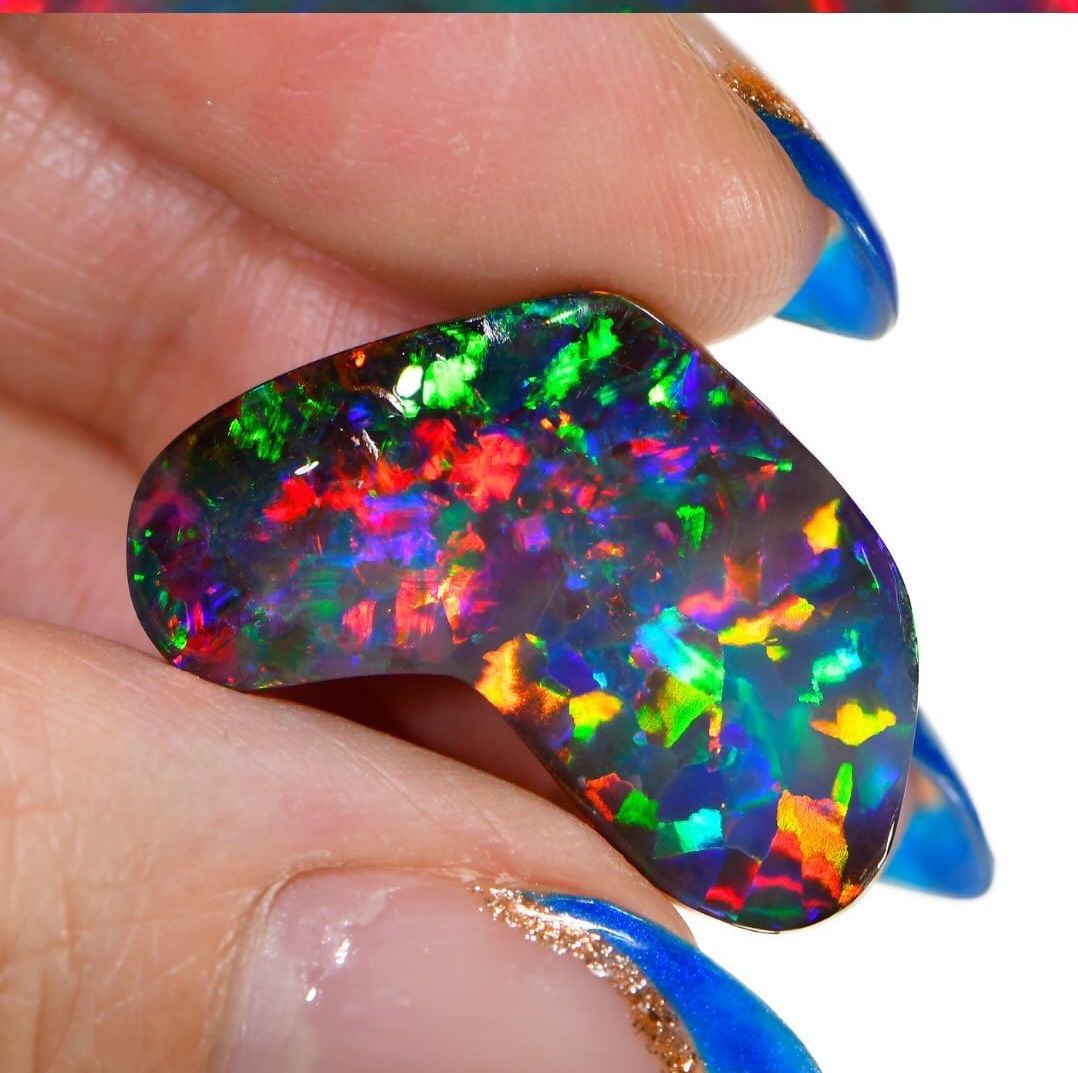 GeologyTime's tweet image. Absolute Gem Neon Rainbow Harlequin Pattern Boulder Opal, from: Opal Creek, Winton, Queensland, Australia

Photo: Opal Galaxy