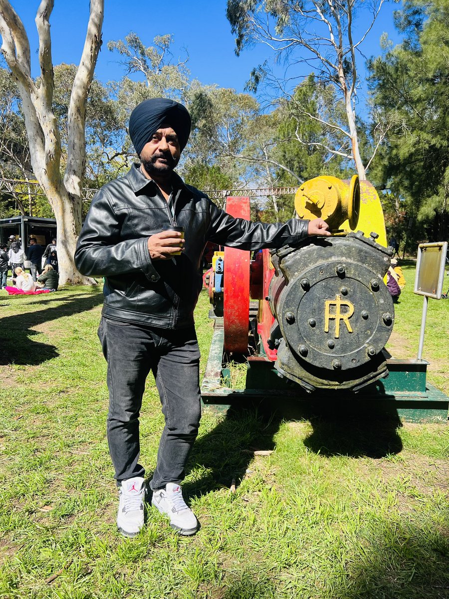 surinderladi's tweet photo. At Australia tour random pictures https://t.co/EDrtG2zk3m