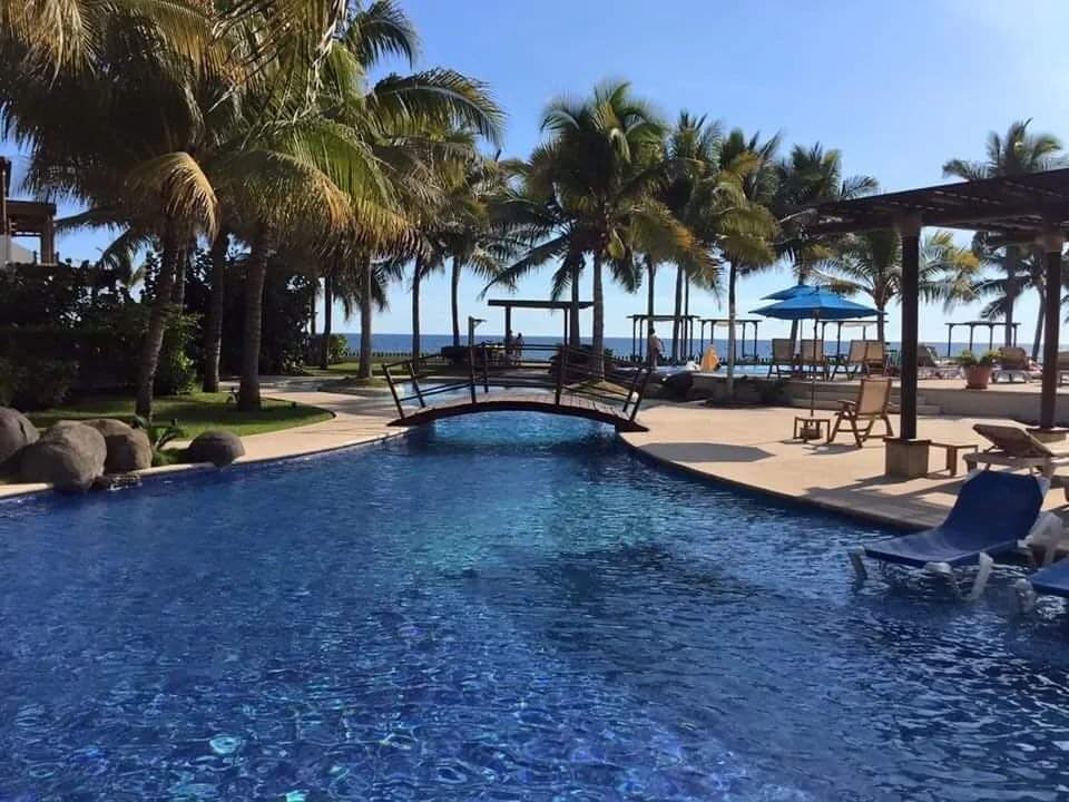 Para que se enamoren.
Tengo villas en primer nivel con piscina privada y en 2do nivel con jacuzzi, 

RT porfis, para que me lluevan las ventas jejeje 🙈 

Si necesita info, inserte su correo electrónico 👇🏼 

Gracias. 
*TUIT SERIO*