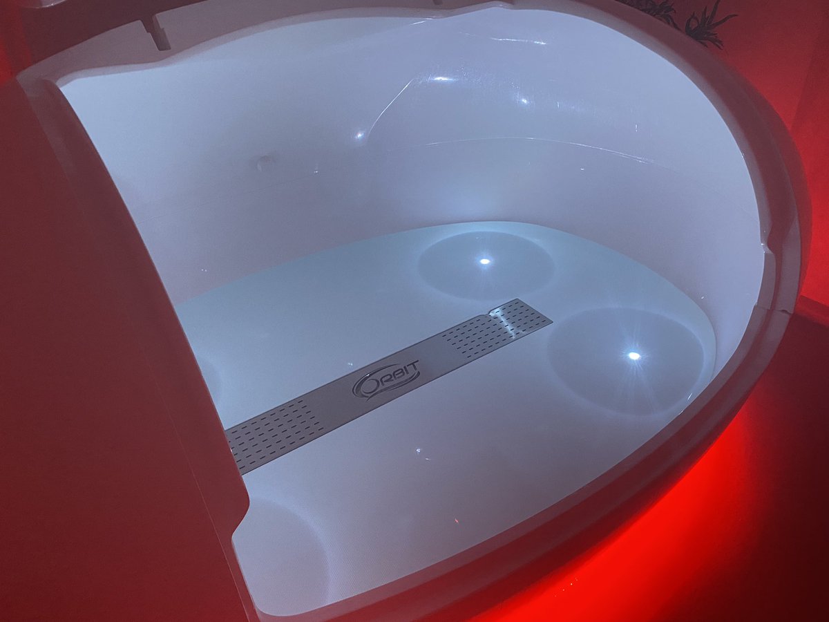 BigDazK84's tweet photo. Had an amazing day at float one in Morris park today. Folks if you haven’t tried this already I highly recommend this. Never felt so quiet in my mind or relaxed in my entire life. #floatone #relaxation #Glasgow #podlife https://t.co/kv1LRUKZlh