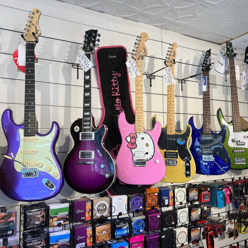 A few new arrivals!  Mint condition from the mid 2000s.  Gibson Goddess Les Paul, Hello Kitty Squier pink with bag and strap, ‘51 fender Squier in blond.  Like new!  #hellokitty #fender #squier #westmont #shoplocal instagr.am/p/Cq32cDmubF-/
