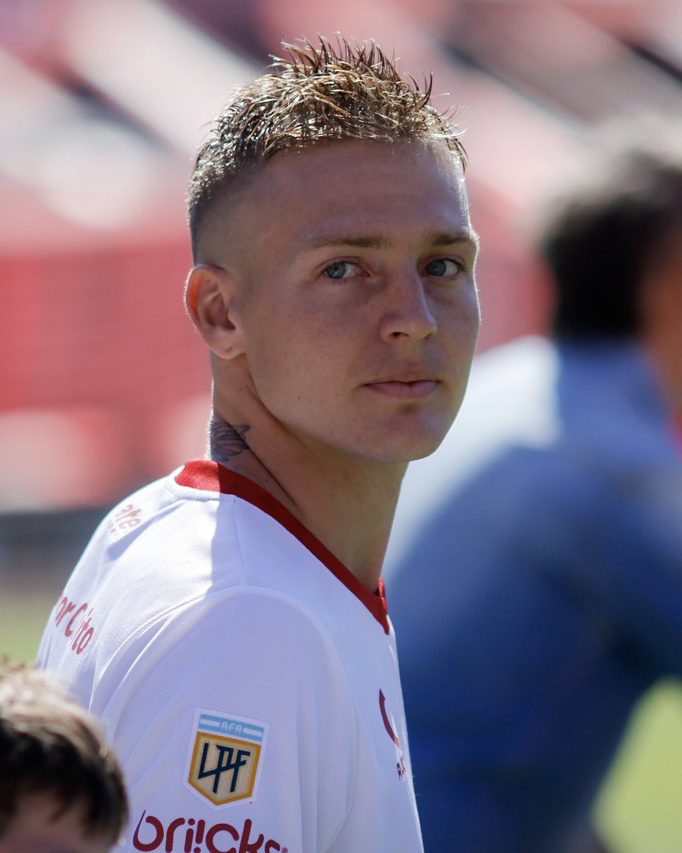 Lavozalbirroja's tweet photo. 🇦🇹🗣️ #EDLP • Ascacibar en @DSportsRadio:

💬 "Mi hermano me pide que juegue en Boca. Hasta que no vaya, me lo va a pedir igual. Cuando me retire se va a dar cuenta que no voy a ir. Nos reímos. Tengo la cabeza en Estudiantes, siempre quise jugar acá" https://t.co/GS2HFLjsgu