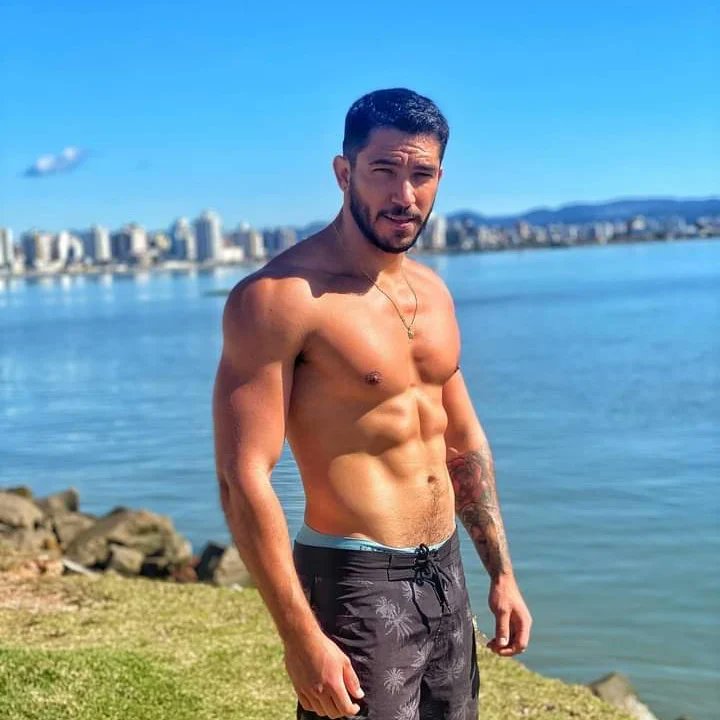 CarlosJeal34982's tweet photo. #belezamasculina #bocadehomem #homensbonitos #tesãodehomem #homensgays #Flamenguistaslindos #beijogay https://t.co/MTwDcHgztJ