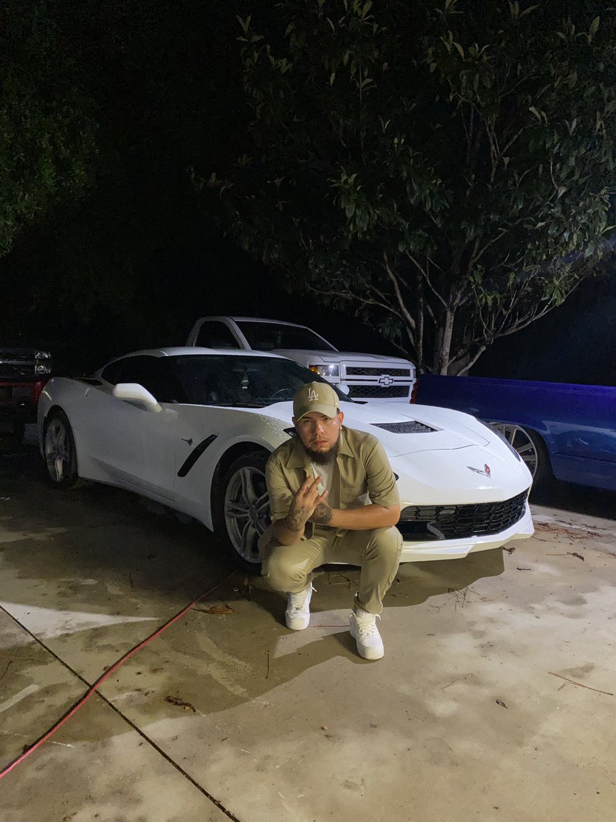 selfmadebriann's tweet photo. No distractions while we winning. https://t.co/tpeWkpVj2V