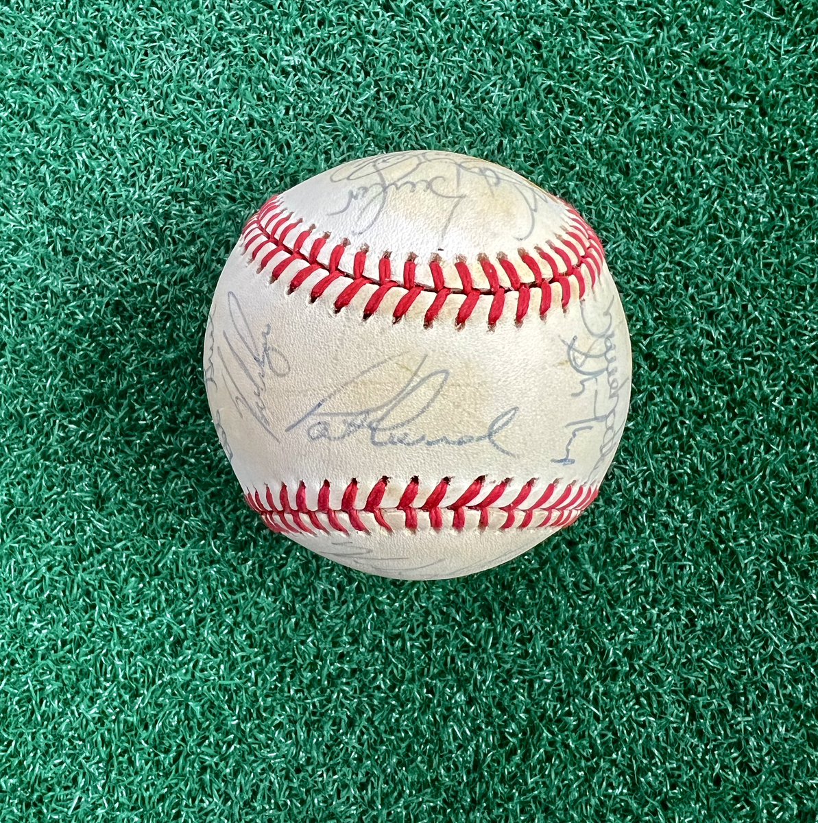 ExposFest's tweet photo. We have some special and rare team signed All Star game balls in our auction. 1979,1982,1983,1985. #KatD❤️

https://t.co/da7tx92Cox https://t.co/FxO2RQngWh
