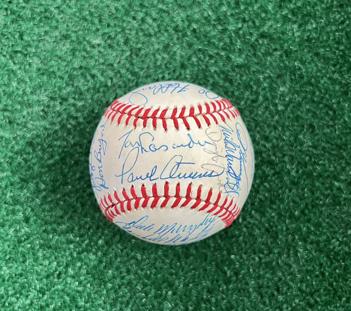 ExposFest's tweet photo. We have some special and rare team signed All Star game balls in our auction. 1979,1982,1983,1985. #KatD❤️

https://t.co/da7tx92Cox https://t.co/FxO2RQngWh