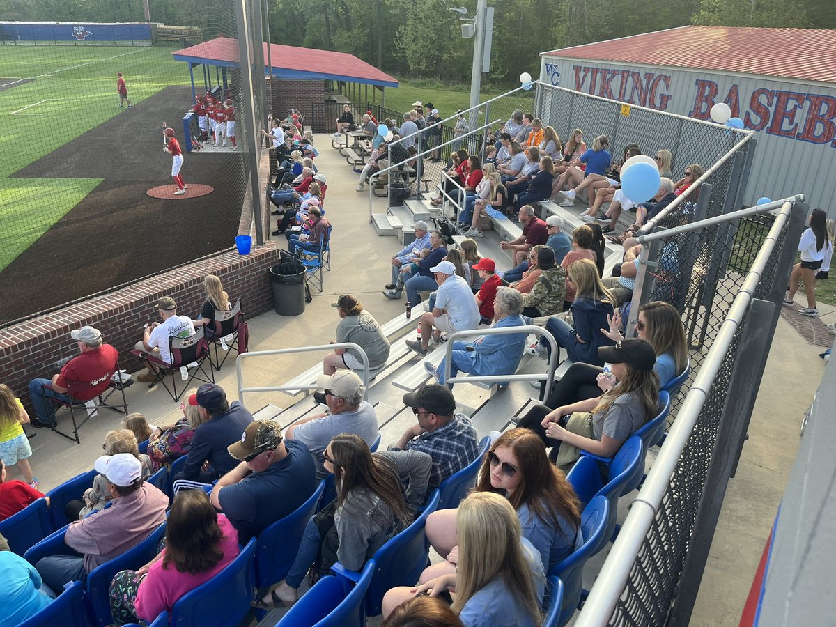 WC_Baseball15's tweet photo. Great turnout for #SuperCooper night at Viking Field! #hcbagt https://t.co/913uUT04Fw