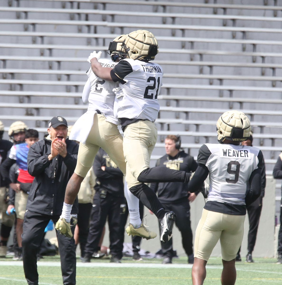 PHOTO: Freshman safety Tim Thurman celebrates one of his two INTs at Saturday’s scrimmage with Bo Nicolas-Paul #ArmyFootball

📸 Army West Point Athletics