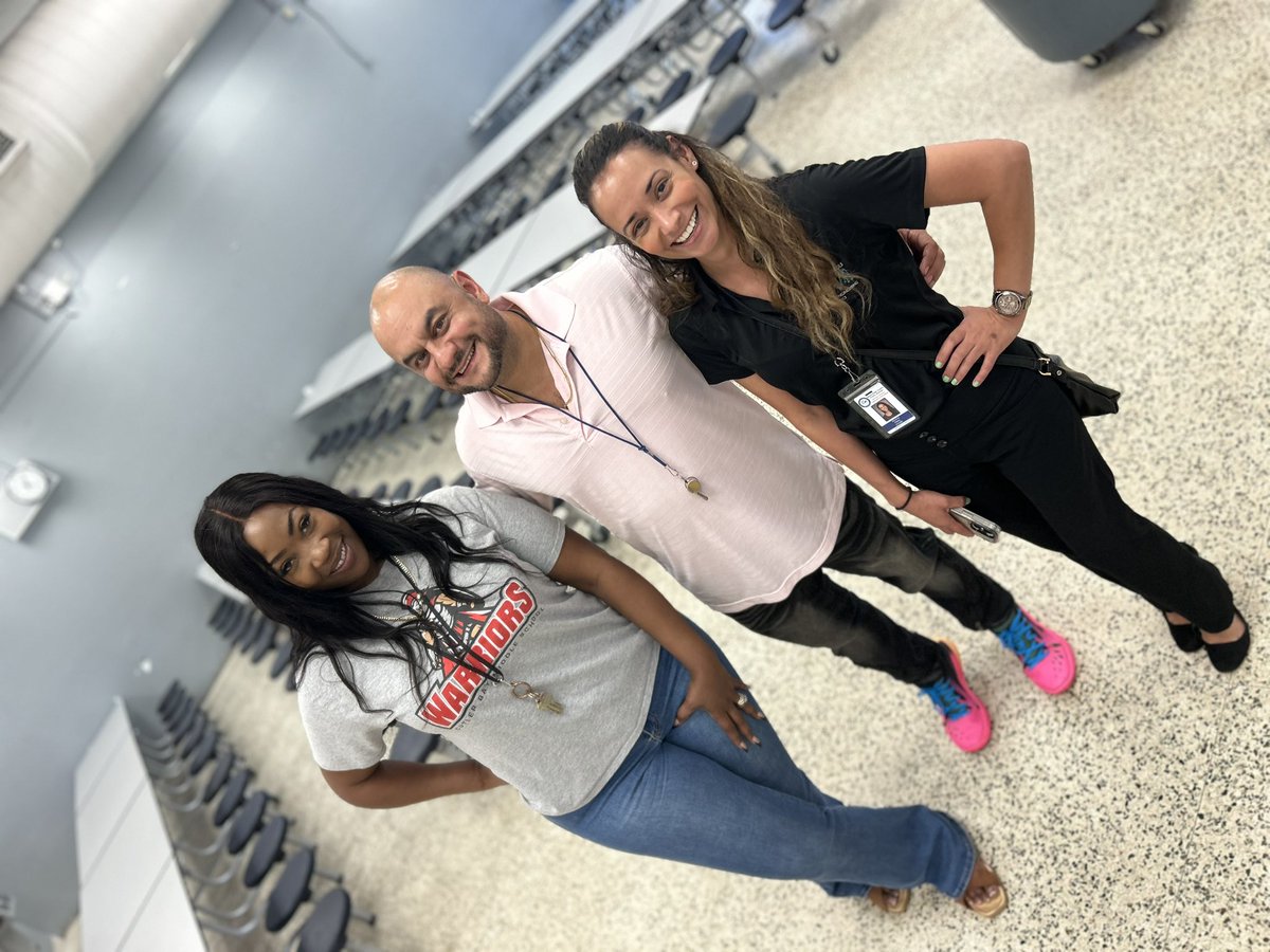 NestorEMarcia's tweet photo. Thank you to the @CutlerBayMiddle Family for supporting our @STREAMingAction program. Our students are learning #LearningBeyondTheBell A special thank you to Mrs. Rivers, Mr. Rodriguez, and Mrs. Perez for all you do for our students. https://t.co/TTVPwNzsZ2