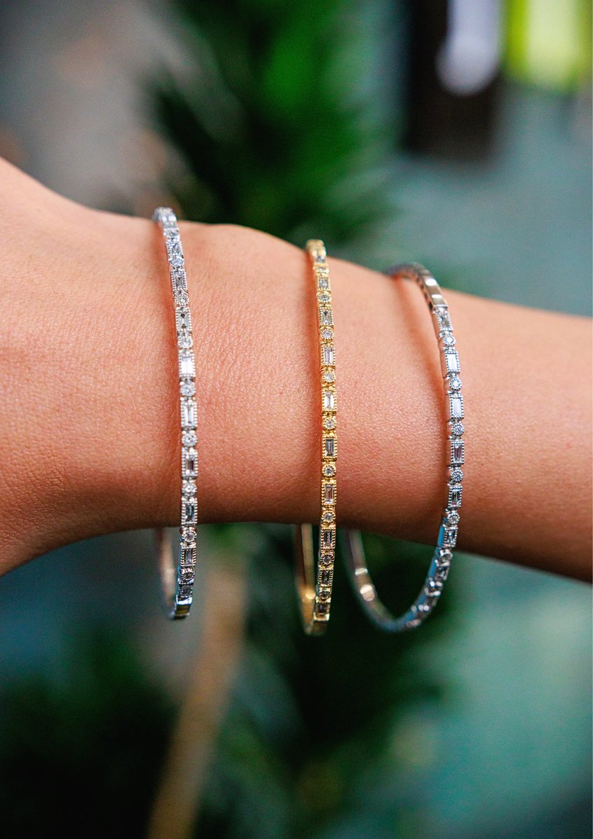 Jewelerstouch's tweet image. Why choose between white or yellow gold when you can wear both? 💫

Remember! ⚠️ From now until April 15 we will pay your sales tax on all* purchases!! (*except Rolex)

🛍 SHOP:
White Gold: bit.ly/3TVrcRe
Yellow Gold: vist.ly/447s

#stackbracelets #accessorize
