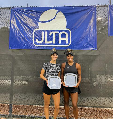 Not_Esportivas's tweet photo. ITF TENNIS!
Parabéns às tenistas campeães do @worldtennis de W25 de Jackson nos Estados Unidos.
Simples: Timea Babos (🇭🇺)/🏆(13)
Duplas: Jaeda Daniel (🇺🇸)/ Mccartney Kessler (🇺🇸)
#ITFTennis #Tennis #USTA #RiverHillOpen #TimeaBabos #JaedaDaniel #MccartneyKessler https://t.co/WQTH7MIQat