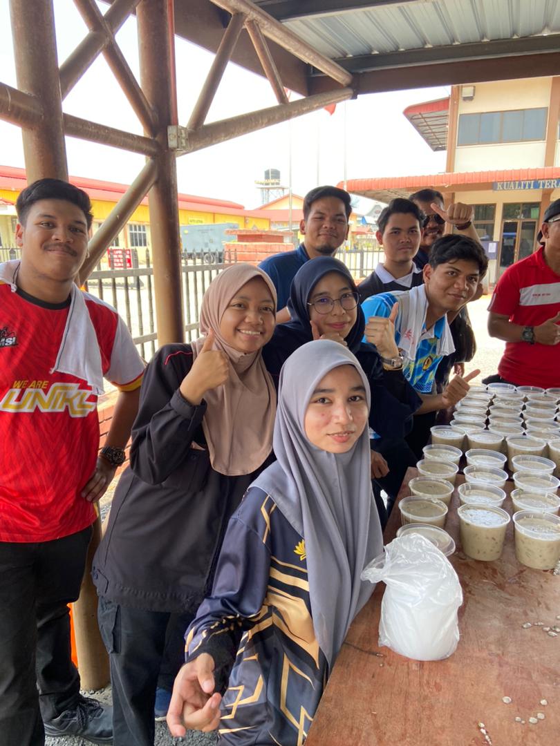 danialjkrckm's tweet photo. ISNIN : 10/4/2023
- Menyertai program tahunan aktiviti gotong-royong penyediaan bubur lambuk yg diadakan oleh Ahli Jawatankuasa Surau JKR Cawangan Mekanikal Kedah
@EnCiK_JM1
@JKRCKMKedah
#internfebjun2023
#ckmkedah https://t.co/uu81Fj7RMg