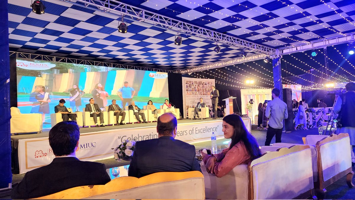 mrehantahir's tweet photo. #MIUC اور #ROOTsSchool & Colleges
Roots School Network
کی جانب سے شعبہ تعلیم میں 35 سالہ خدمات کی تکمیل پر افطار ڈنر میں بحیثیت مہمان شرکت۔
🎗📚📗📕📔📘📙📒📃📰
Celebrating 35th anniversary of Roots along with renowned peoples of my Town 🏢
@Rootsschool https://t.co/KemRMVIQ6P