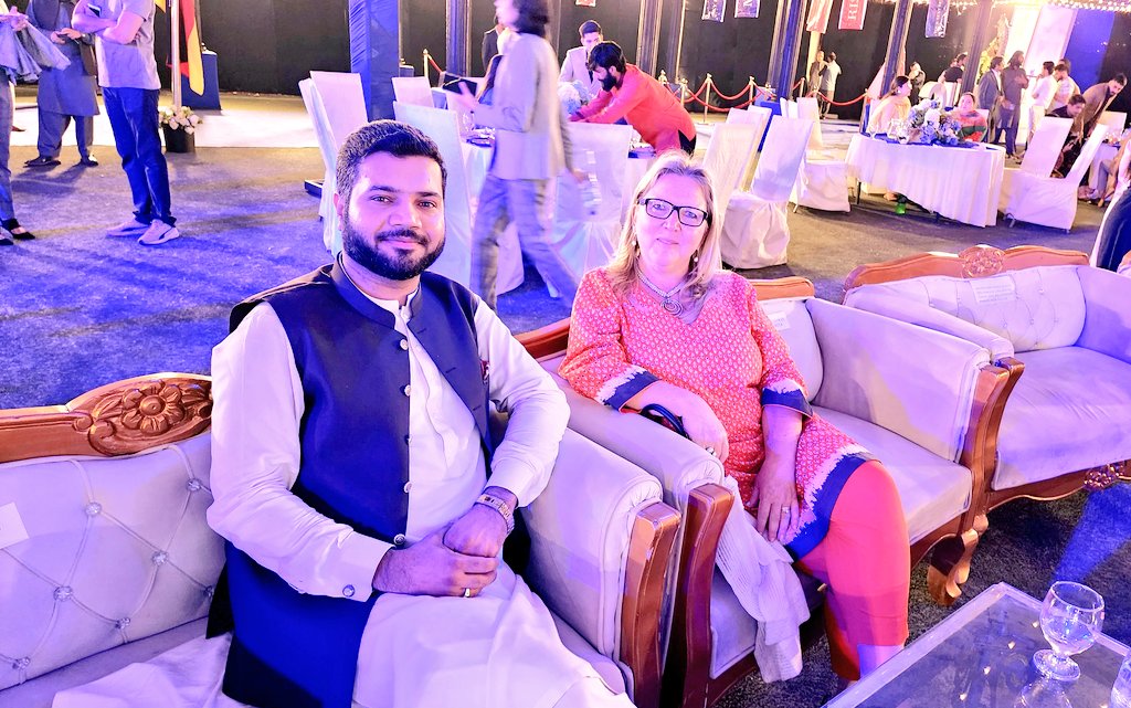 mrehantahir's tweet photo. #MIUC اور #ROOTsSchool & Colleges
Roots School Network
کی جانب سے شعبہ تعلیم میں 35 سالہ خدمات کی تکمیل پر افطار ڈنر میں بحیثیت مہمان شرکت۔
🎗📚📗📕📔📘📙📒📃📰
Celebrating 35th anniversary of Roots along with renowned peoples of my Town 🏢
@Rootsschool https://t.co/KemRMVIQ6P