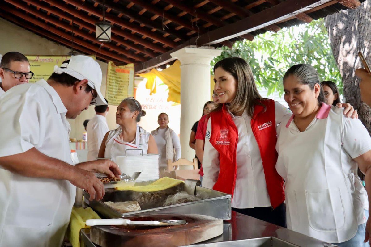 ColimaMunicipio's tweet image. Estas #VacacionesDePascua vive la tradición, sabor y color de #Colima en sus mercados😋

Come, ama ¡#ViveColima ❤️!