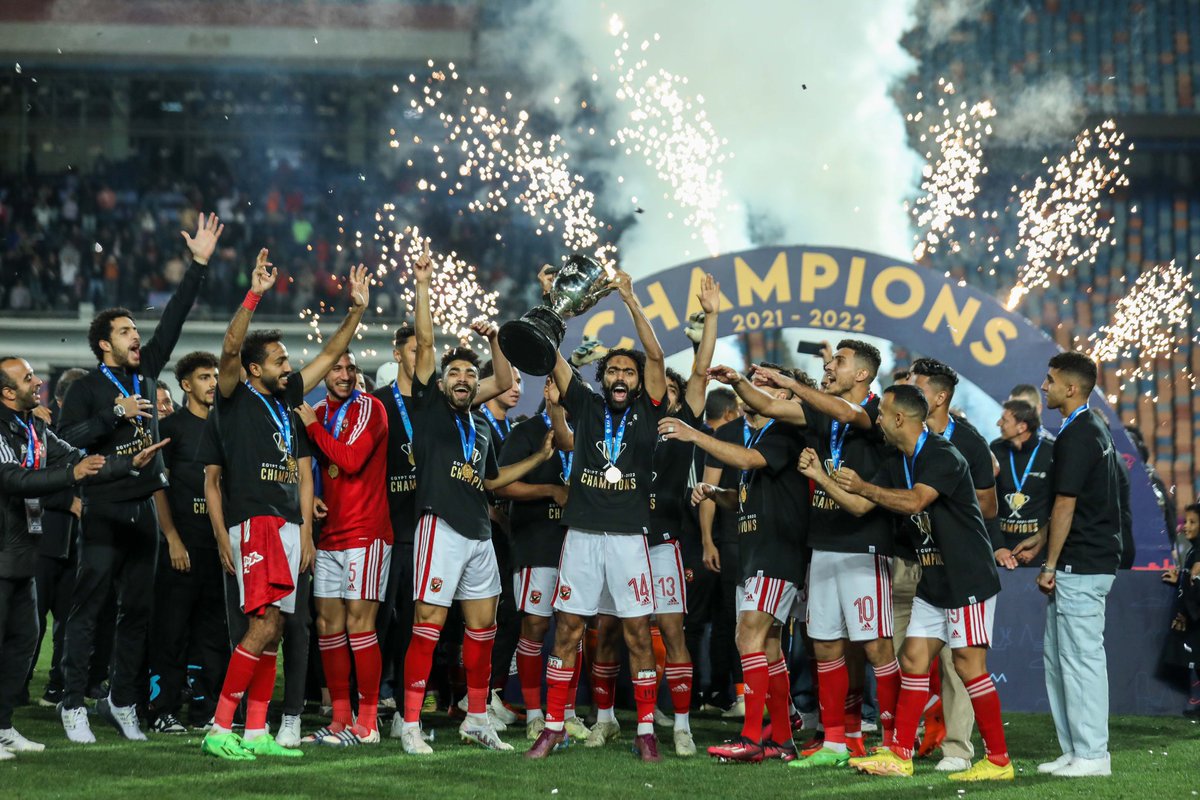 AlAhly's tweet photo. 📸| نترككم مع لحظات تتويج فريقنا بلقب بطولة كأس مصر.🦅 😍🔝
#يلا_يا_أهلي https://t.co/FIvjECzMlX