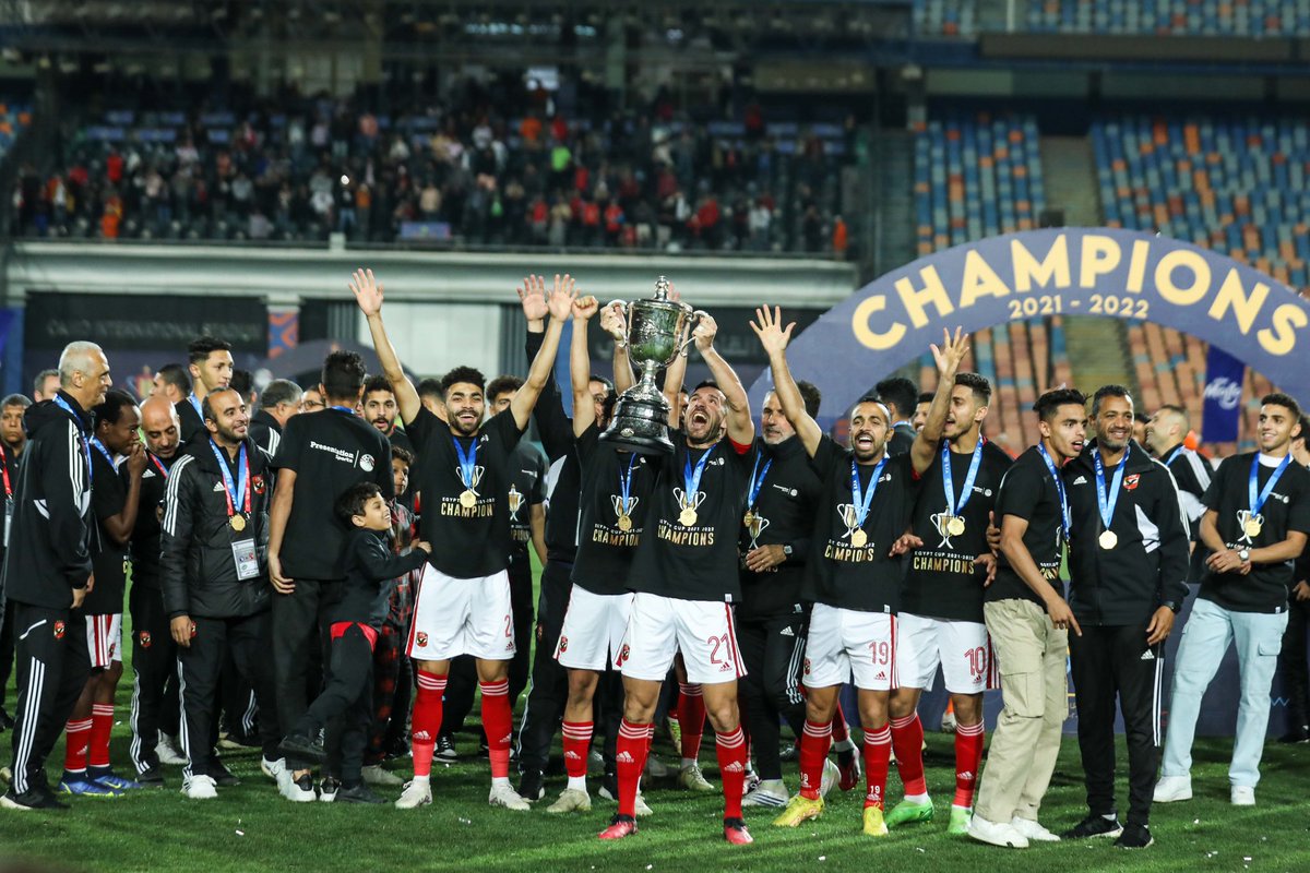 AlAhly's tweet photo. 📸| نترككم مع لحظات تتويج فريقنا بلقب بطولة كأس مصر.🦅 😍🔝
#يلا_يا_أهلي https://t.co/FIvjECzMlX