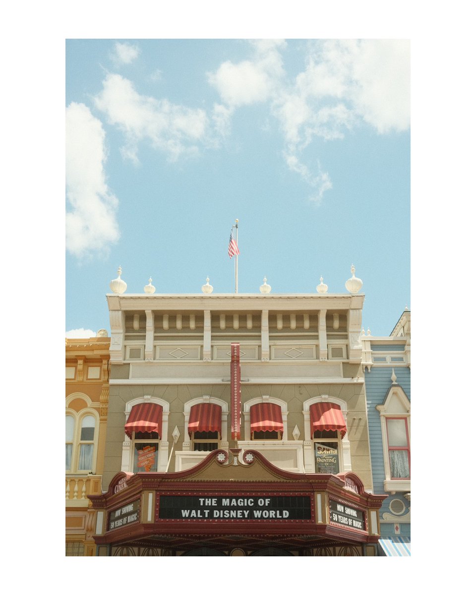 somewareatdiz's tweet photo. Main Street USA https://t.co/Bh3kn2rKTf