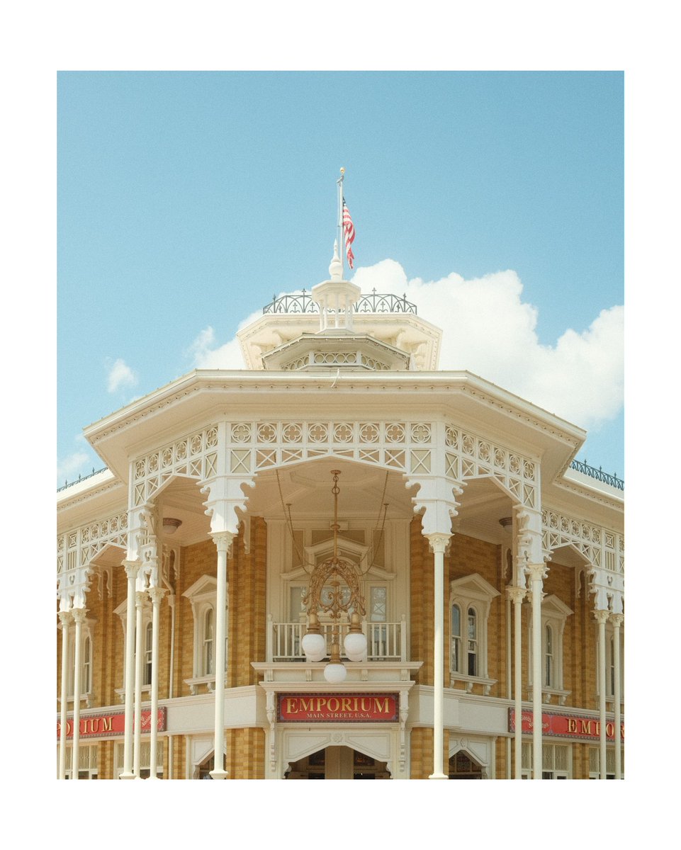 somewareatdiz's tweet photo. Main Street USA https://t.co/Bh3kn2rKTf