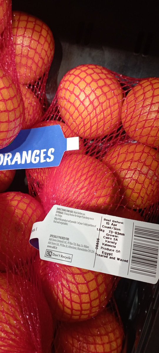 Micalette's tweet photo. Hola @JuanviPalleter De este fin de semana en un Aldi de Dublin. Mandarinas variedad Nadorcott, origen Marruecos. Naranjas variedad Valencia, origen Egipto. Esta es la @EU_Commission  @ComisionEuropea que velan por los intereses preferentemente de sus socios frente a terceros 🤔 https://t.co/cDHRiTmMf3