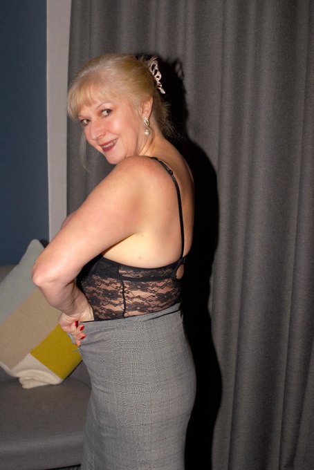 Do you like mature ladies? https://t.co/VaRLsTO4OP