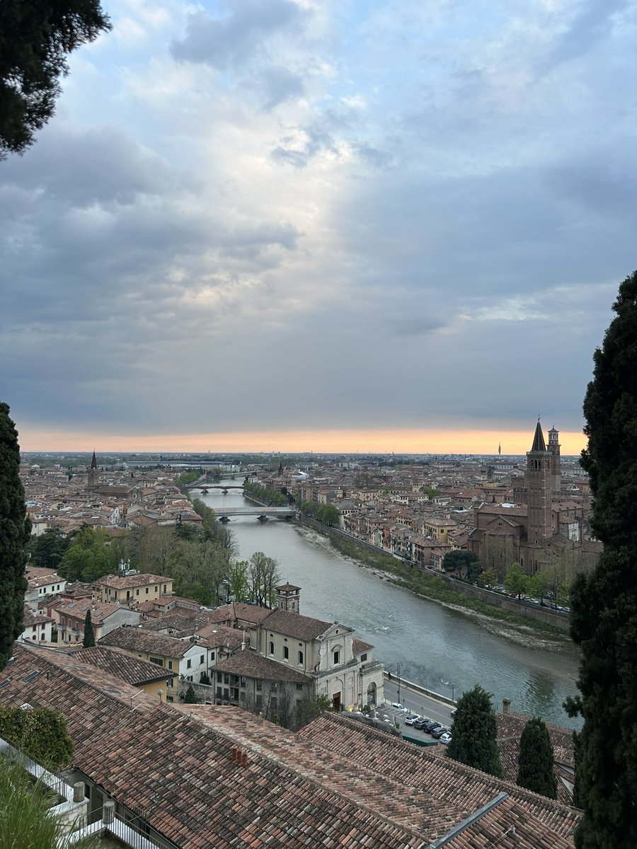 t28h16's tweet photo. Ce pays c’est vraiment une dinguerie version Vérone, Vénétie 🇮🇹 https://t.co/NetUBBy5AR