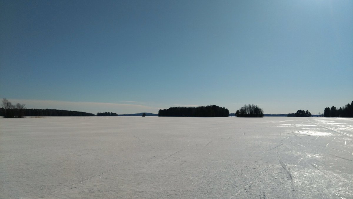 MikkoSipilae's tweet photo. Näihin kuviin ja tunnelmiin päättyi hiihtokausi järven jäällä. Tai ehkä rohkeammat vielä jatkavat muutaman päivän. Kiitos ja kumarrus #kangasala #hiihto https://t.co/c3vWb18o8M