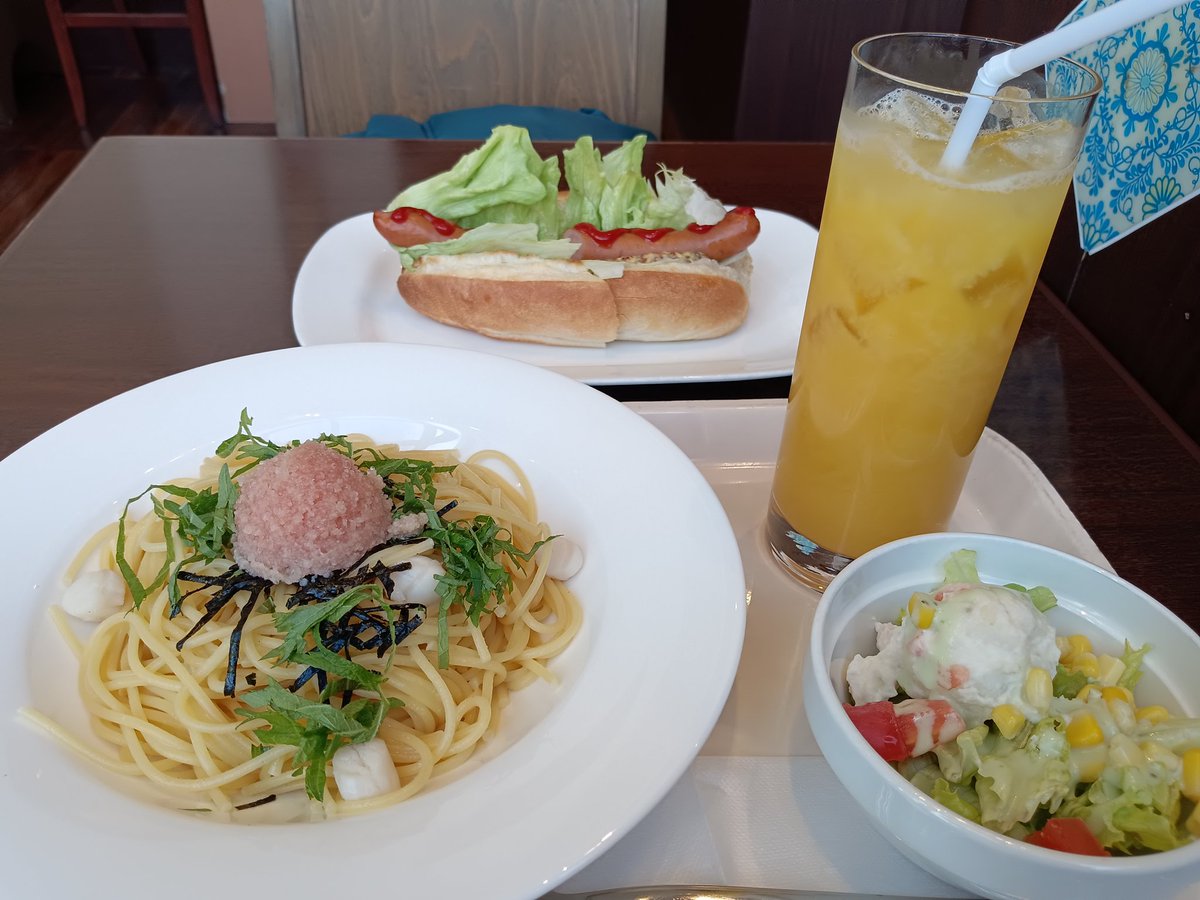 昨日の載せ忘れ

お昼ご飯
ITALIANTOMATOさんで

たらこと小柱の和風パスタ
レタスドッグ
サラダドリンクセット