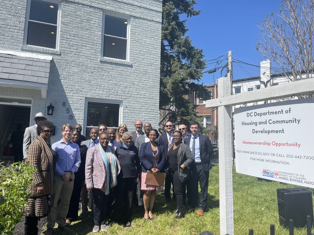 DCDHCD's tweet photo. Acting Director Green and #teamDHCD joined @MayorBowser this morning to announce the upcoming sale of 850 19th Street, NE and discuss investments in affordable housing. If you’re interested in buying the house, visit https://t.co/gezGGJXrnb to learn more and express interest. https://t.co/pVDuRl8HRX